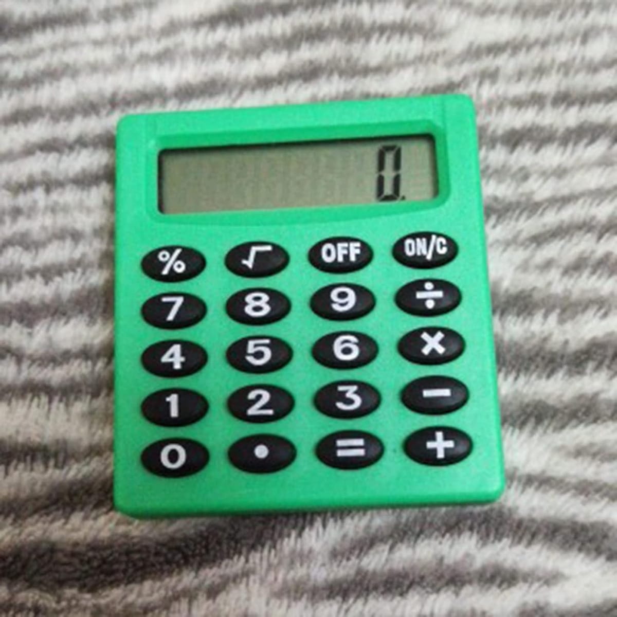 Mini Calculadora Escolar En Azul O Verde Medidas 46x50x8 Mm - Imagen 4